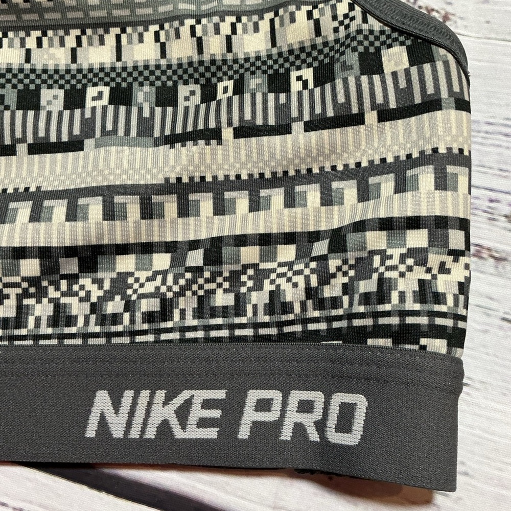 Women's Nike Pro Classic Training Sports Bra. Size M. - Picture 5 of 7
